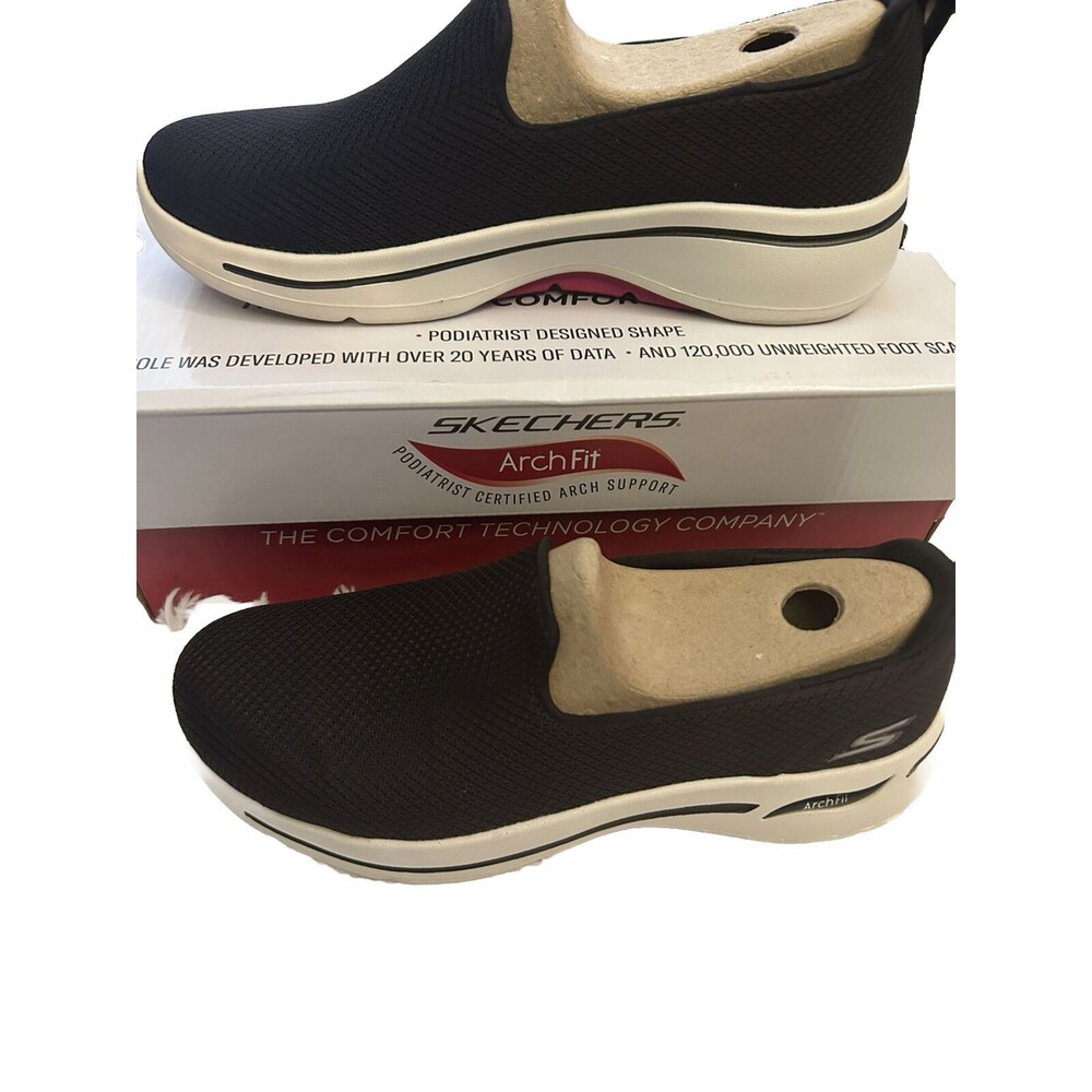 Skechers 8.5 Women’s Black Go Walk Arch Fit Slip Ons